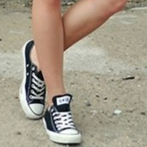 CONVERSE LOW TOP SNEAKERS